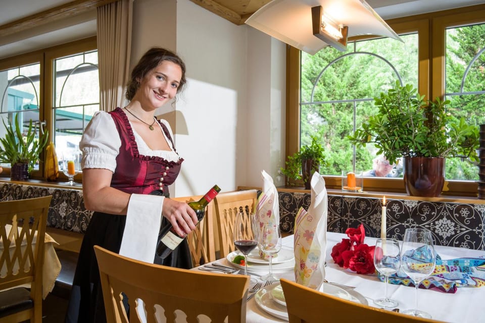 Restaurant/places to eat, Food and drinks, Food, Drinks