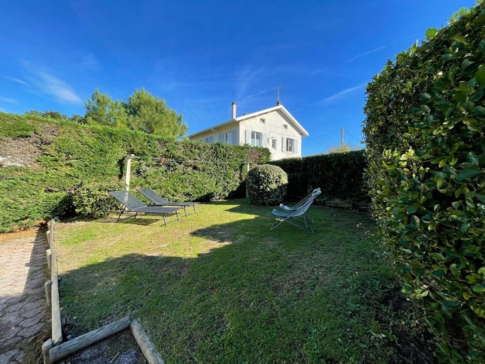 Maison Familiale Près de la Plage avec Grand Jardin et Parking Privé - FR-1-413-108 House in Capbreton