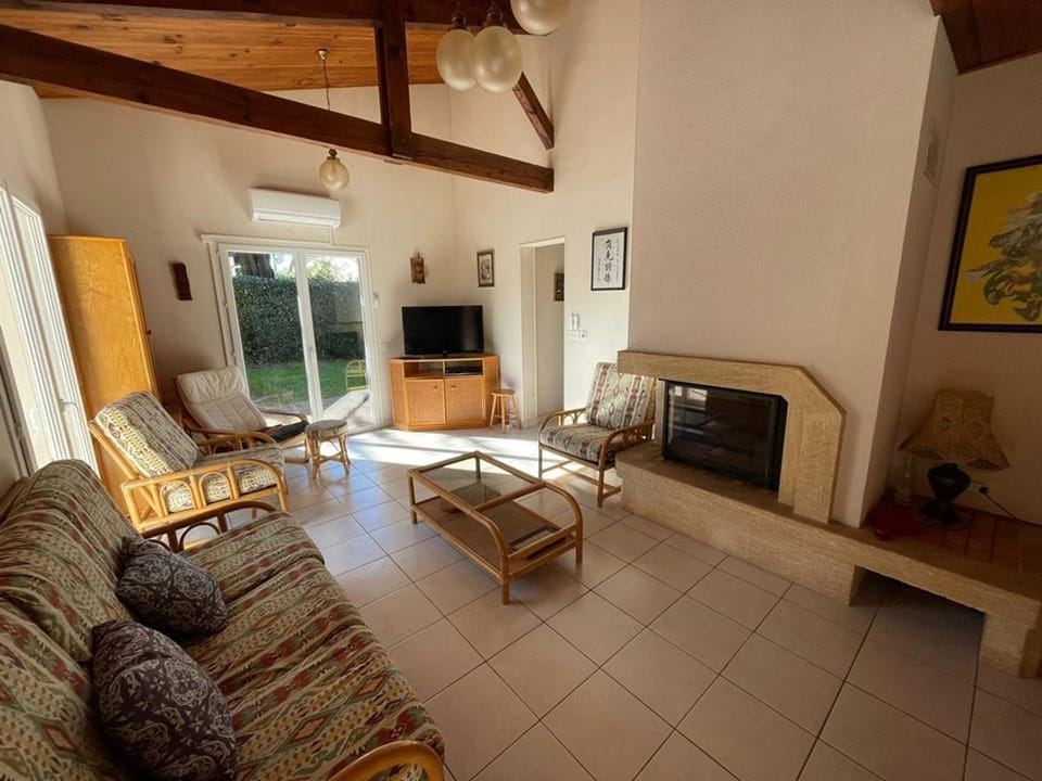Maison Familiale Près de la Plage avec Grand Jardin et Parking Privé - FR-1-413-108 House in Capbreton