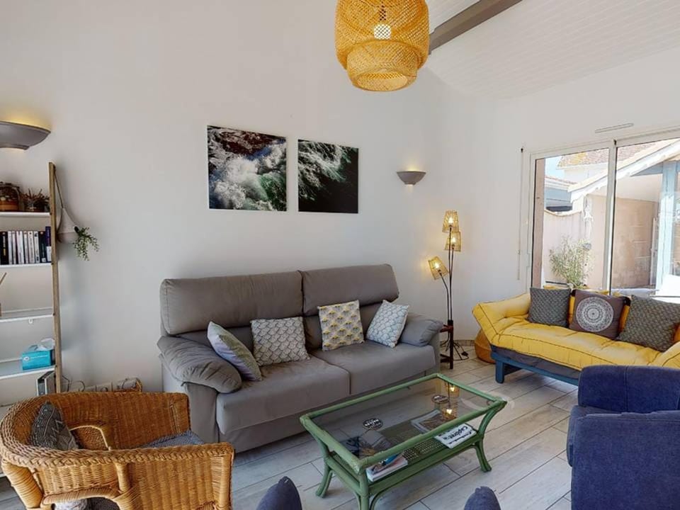Villa confortable avec piscine, proche plage, 3 chambres, grand séjour, patio, WIFI, équipement complet - FR-1-413-87 House in Capbreton