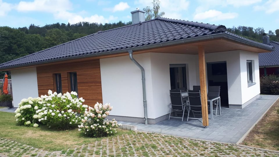 Property building, Balcony/Terrace, Dining area