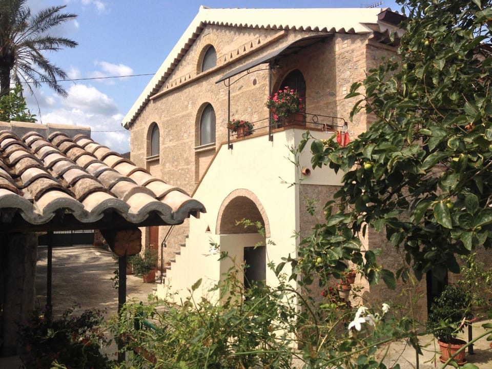 Facade/entrance