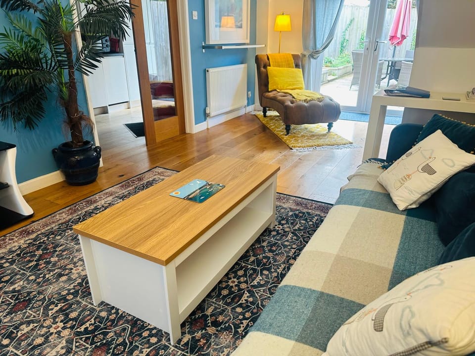 Beach Road- short walk to Charlestown, Carlyon Bay & coastal paths- dog friendly House in Saint Austell