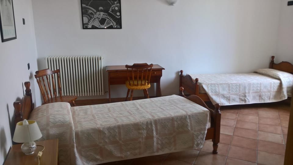 Bed, Photo of the whole room, Decorative detail, Bedroom