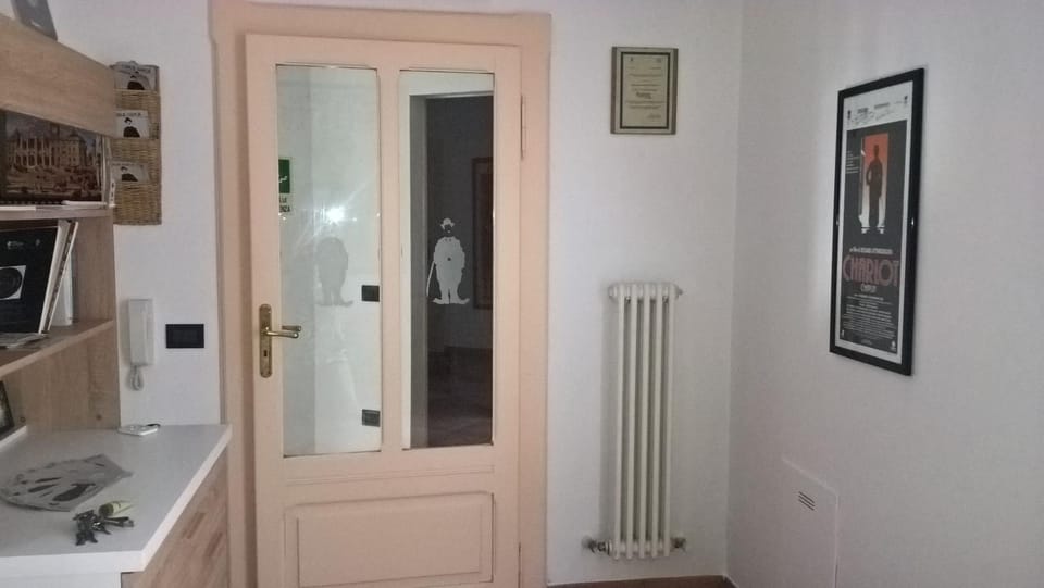 Communal lounge/ TV room, Decorative detail, Certificate/Award