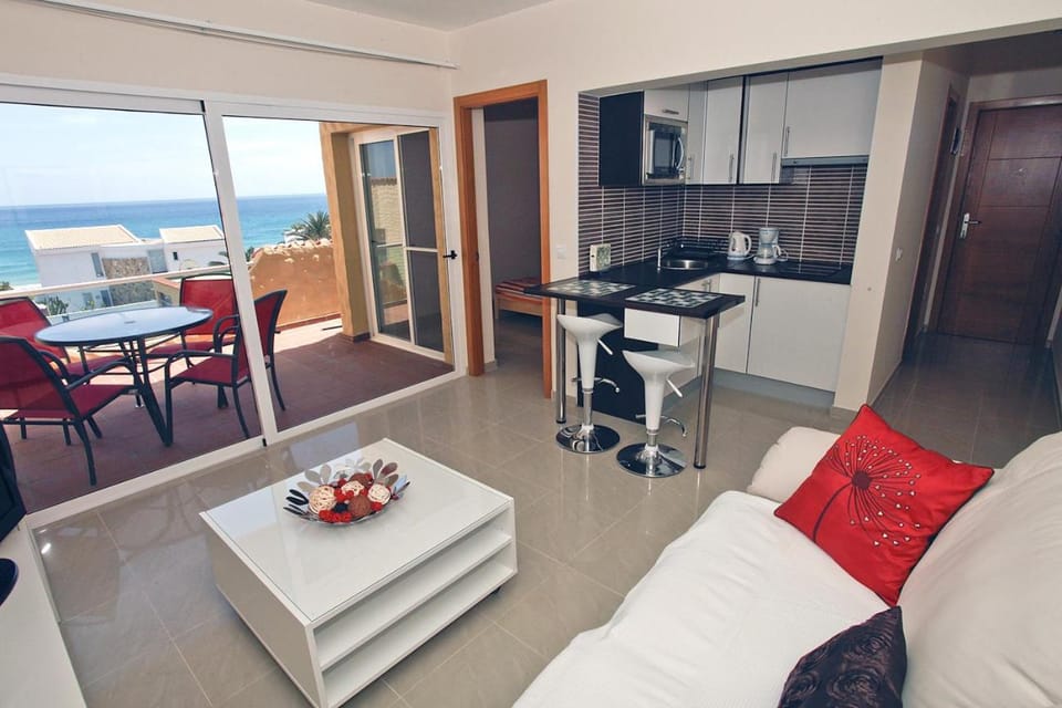 Kitchen or kitchenette, Living room, Seating area, Dining area, Sea view, stove
