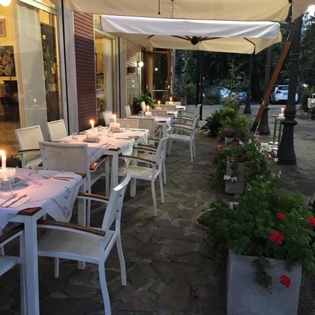 Property building, Patio, Breakfast, Buffet breakfast