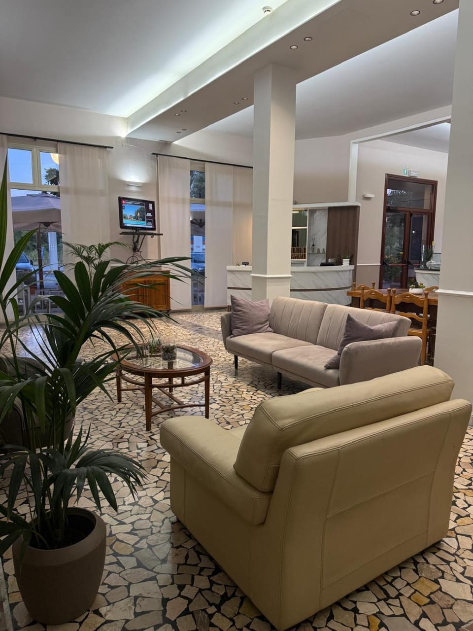 Communal lounge/ TV room