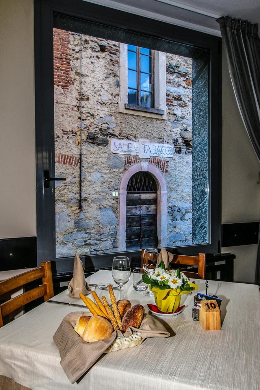 Restaurant/places to eat, Food, Drinks