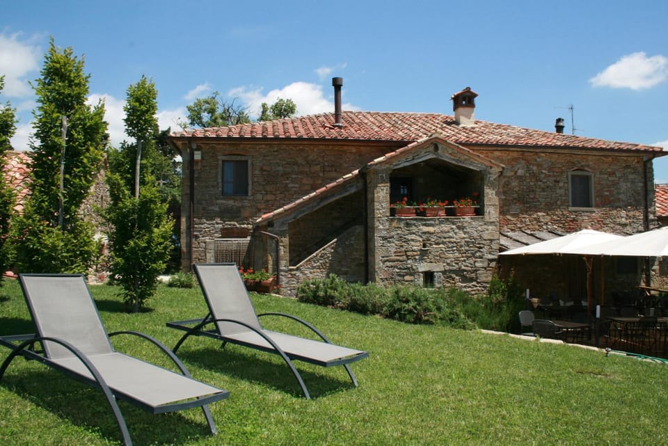 Property building, Garden, Balcony/Terrace