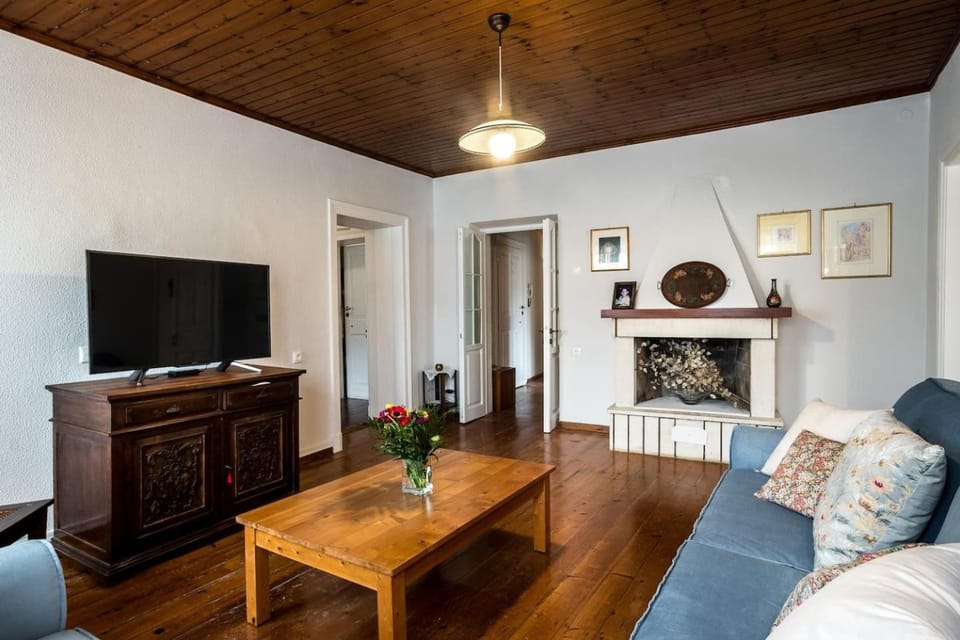 Communal lounge/ TV room, Living room, Seating area