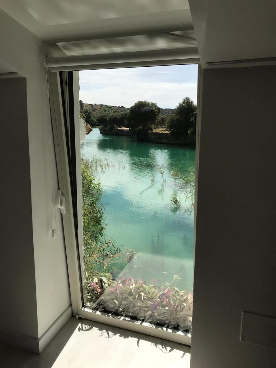 Bedroom, Lake view