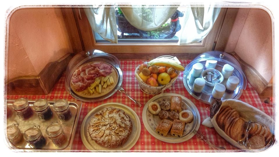 Breakfast, Buffet breakfast