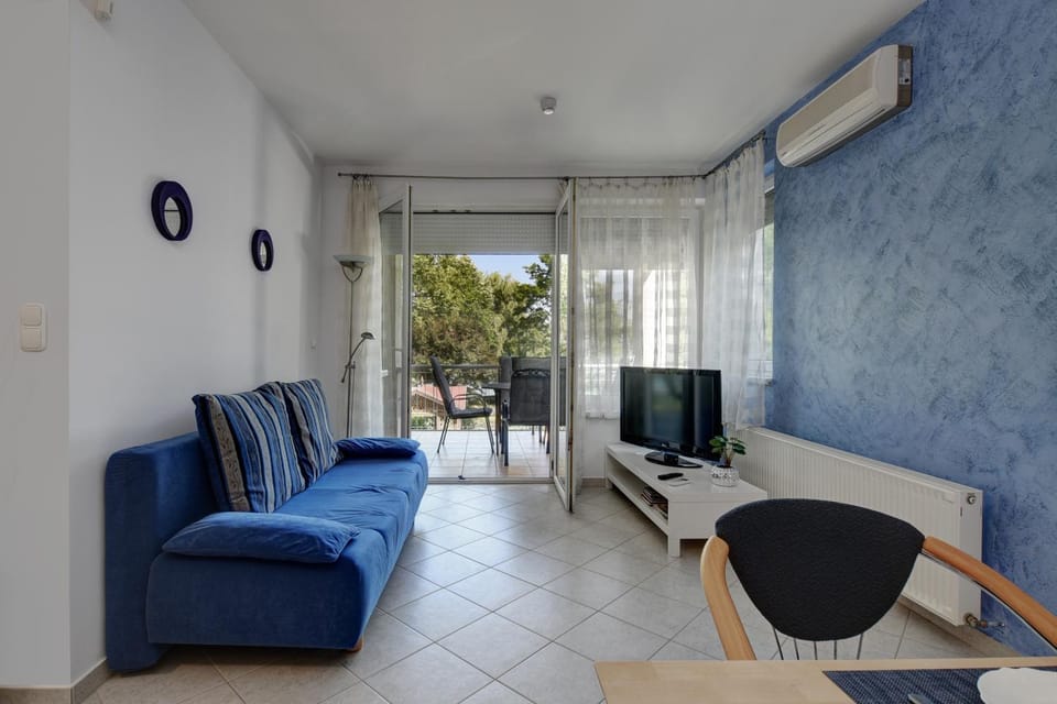 Communal lounge/ TV room, TV and multimedia, Living room, Seating area