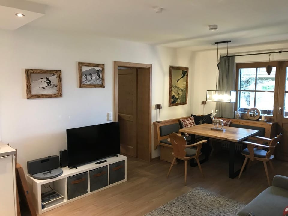 Living room, Decorative detail, Seating area