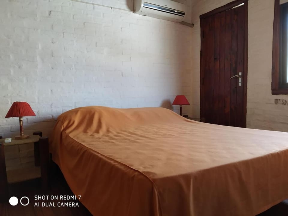 Bed, Bedroom, air conditioner