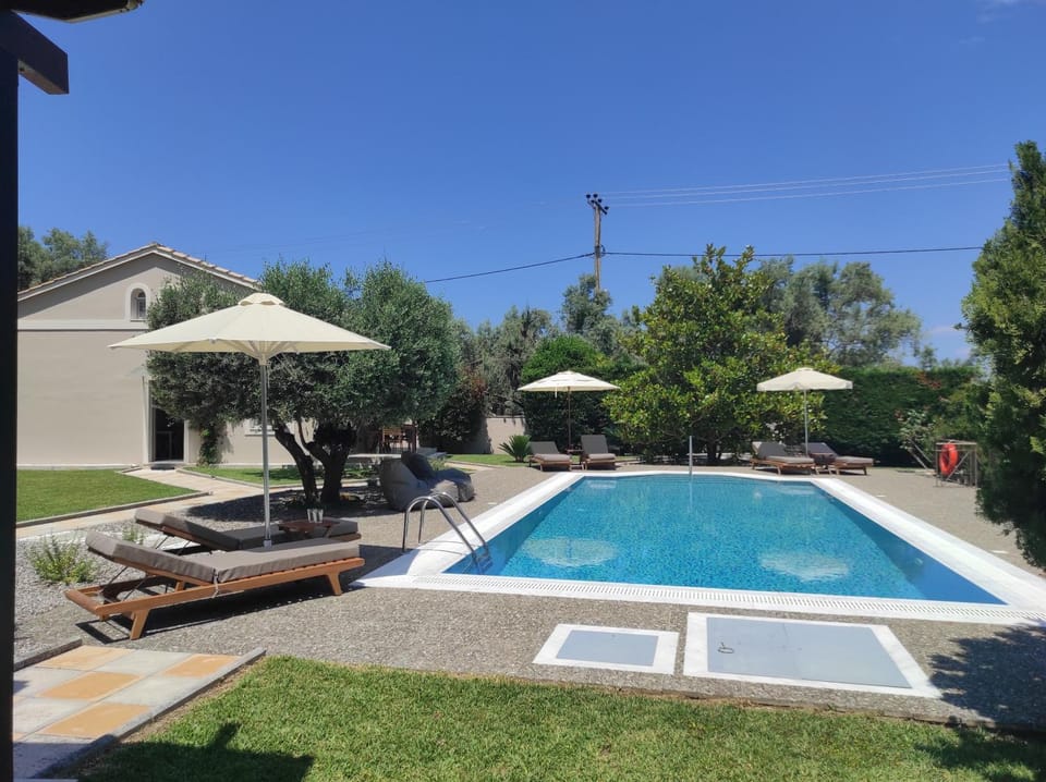 Pool view, Swimming pool, sunbed