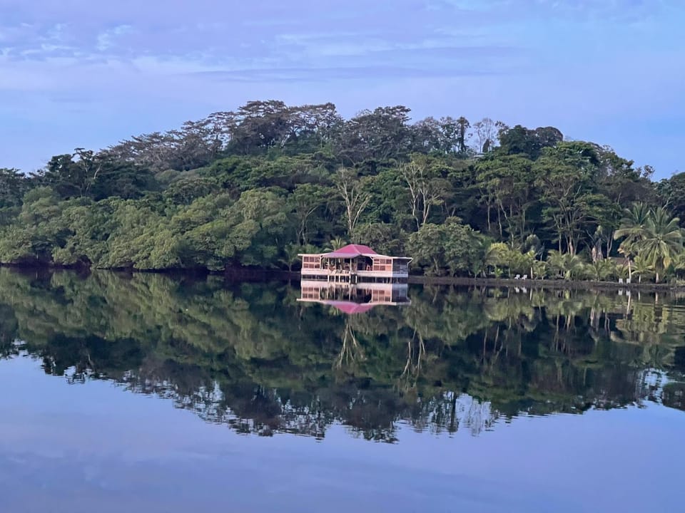 Restaurant/places to eat, Natural landscape, Breakfast