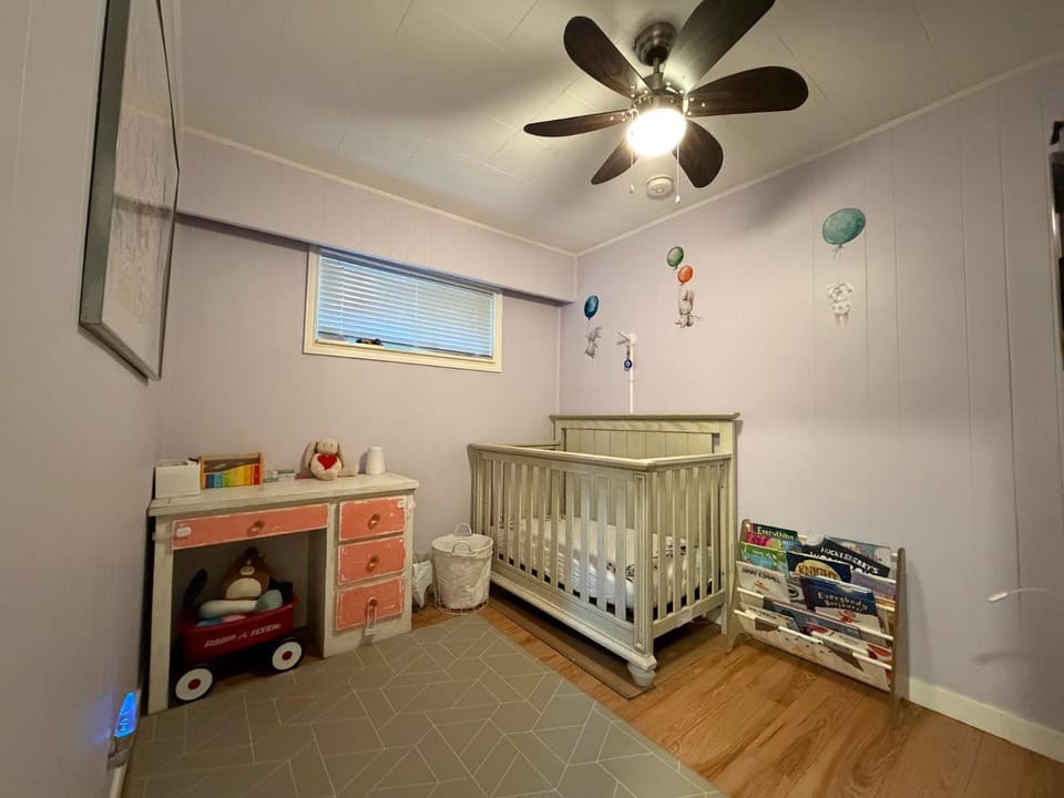 Bedroom, cot