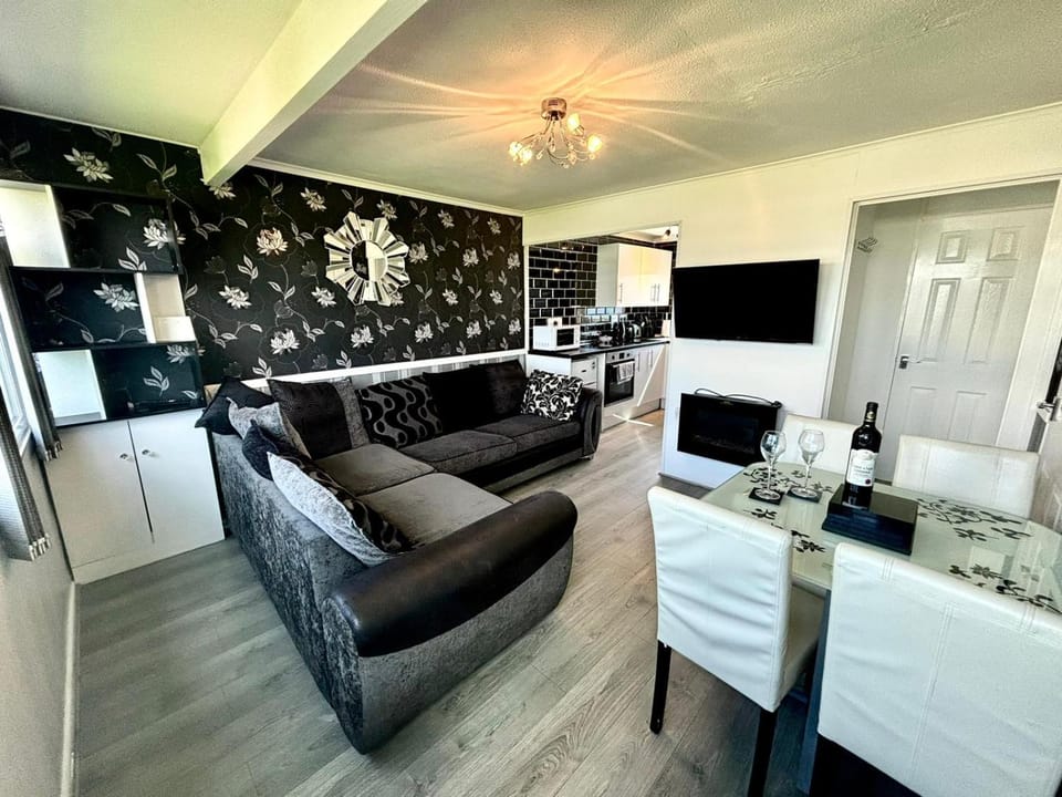 Family Chalets - 5 mins walk to beach, nr Great Yarmouth & Norfolk Broads House in England
