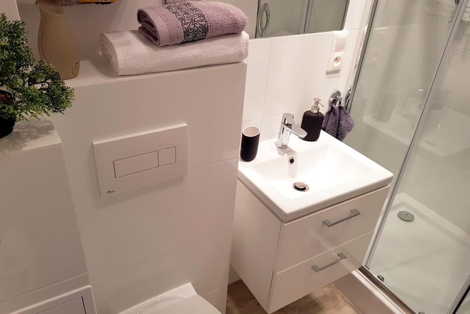Shower, Toilet, Bathroom