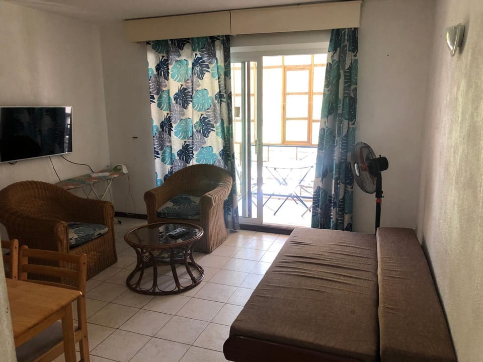Communal lounge/ TV room, TV and multimedia, Photo of the whole room