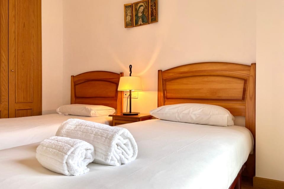 Bedroom, towels