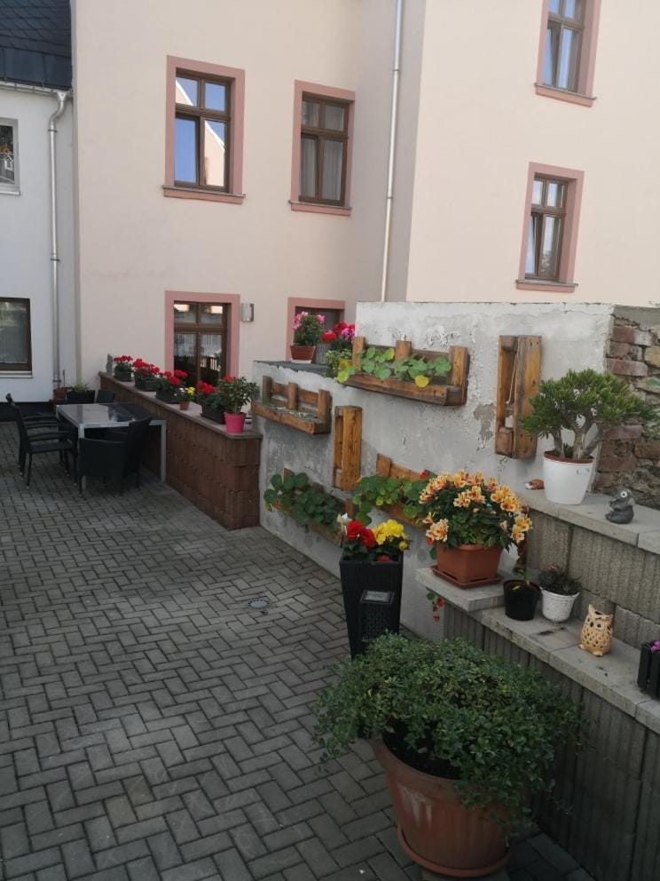 Facade/entrance, Balcony/Terrace