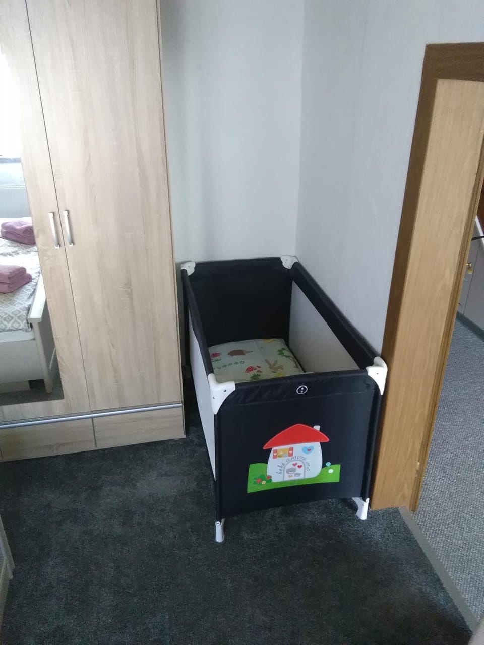 Bedroom, cot