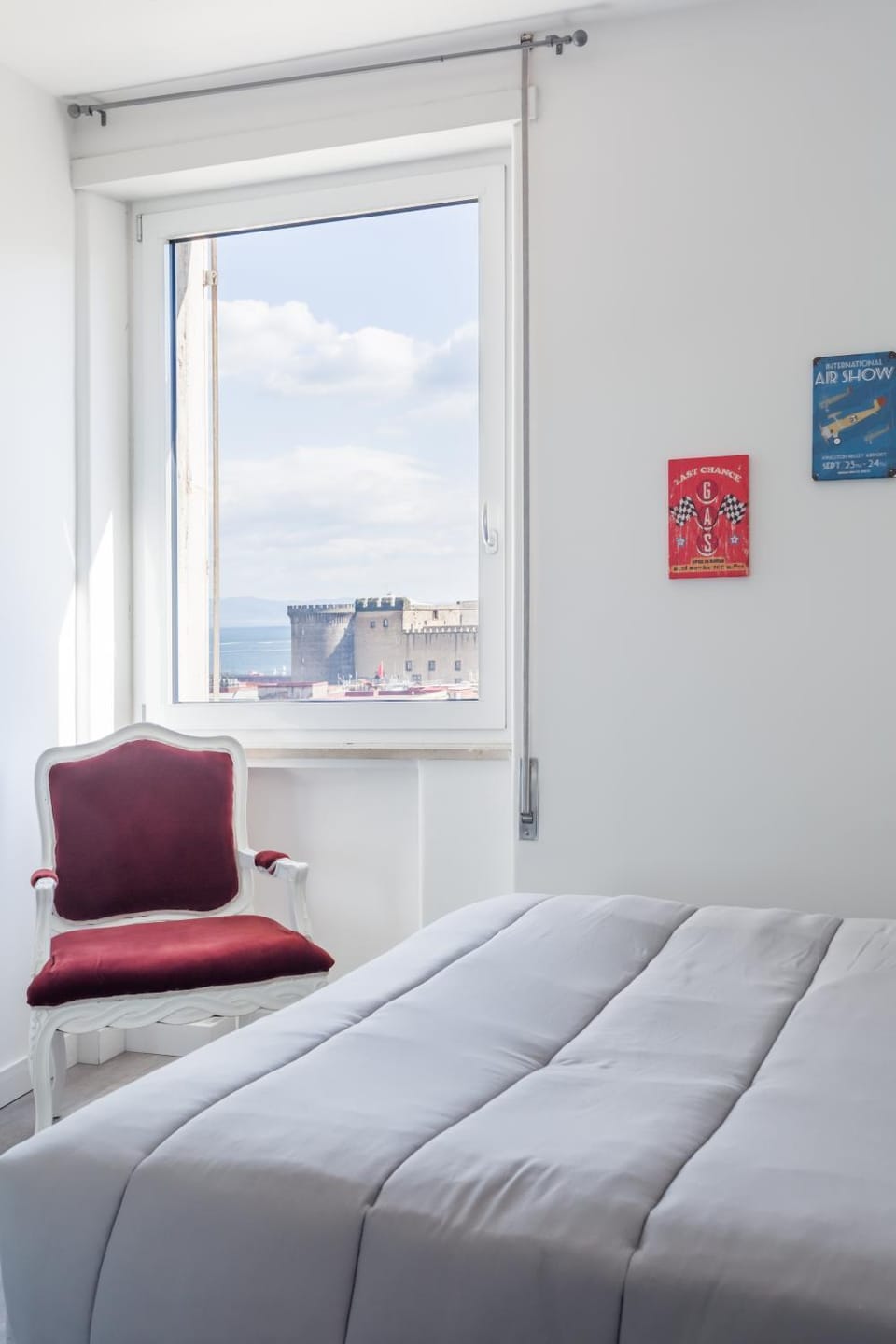 Bed, Photo of the whole room