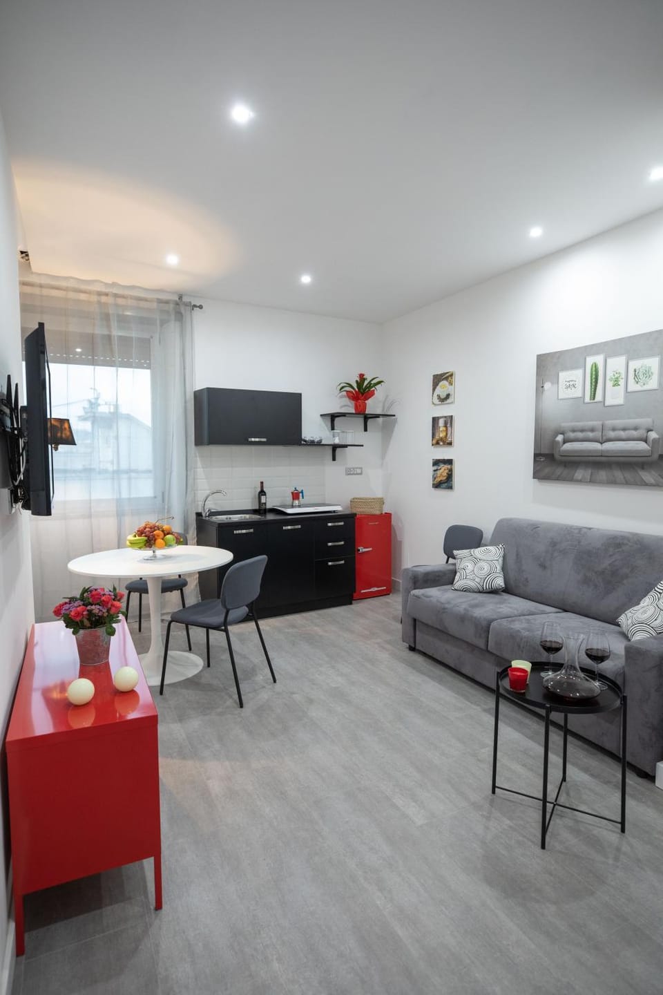 TV and multimedia, Kitchen or kitchenette, Living room, Seating area