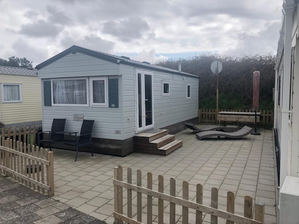Property building, Patio, Garden