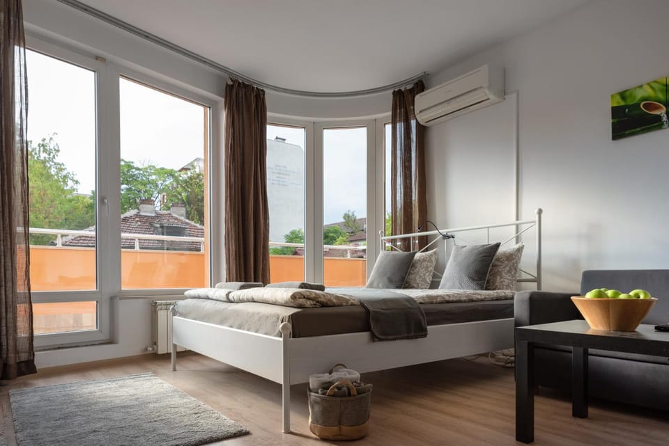Bed, View (from property/room), Photo of the whole room, Bedroom