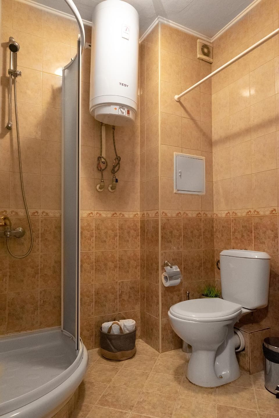 Shower, Toilet, Bathroom, towels