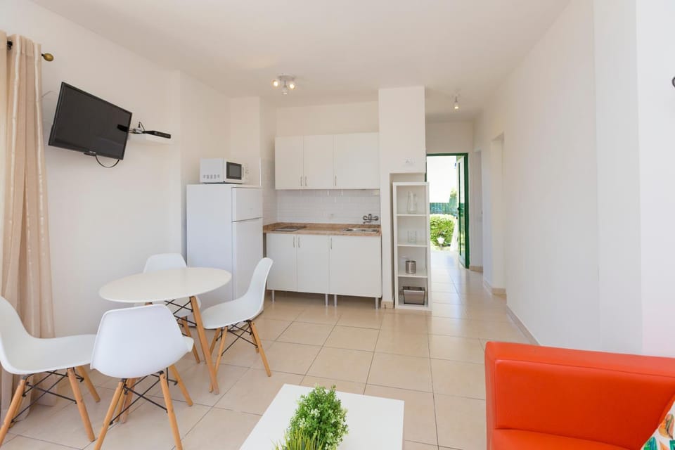 TV and multimedia, Kitchen or kitchenette, Living room, Dining area, minibar