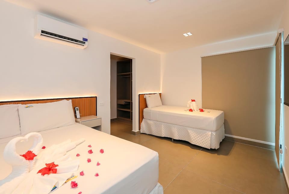 Bed, TV and multimedia, Photo of the whole room, Bedroom, air conditioner