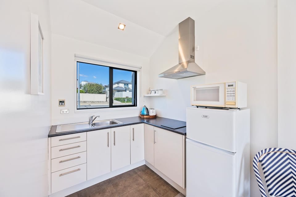 Day, Summer, Coffee/tea facilities, Kitchen or kitchenette, microwave, minibar, stove, toaster, kitchen