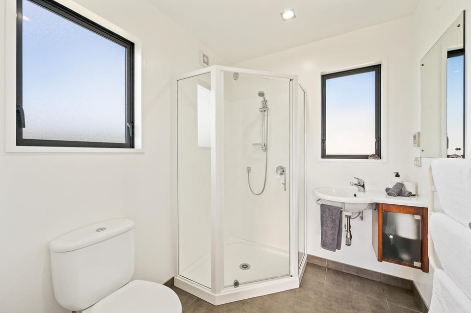 Shower, Toilet, Bathroom, On site, towels
