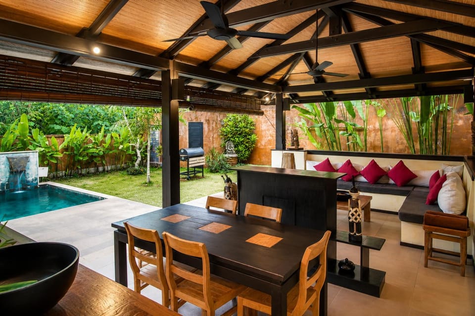 TV and multimedia, Living room, Dining area, Pool view, kitchen