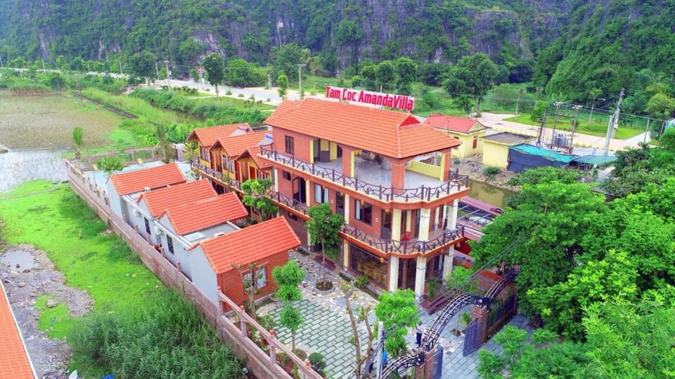 Property building, Day, Natural landscape, Bird's eye view, Garden, Garden view
