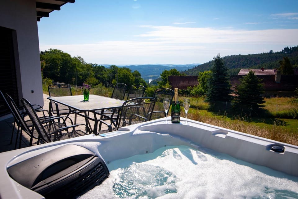 Wellness bungalov - vodní nádrž Slapy - 40km od Prahy House in Czechia