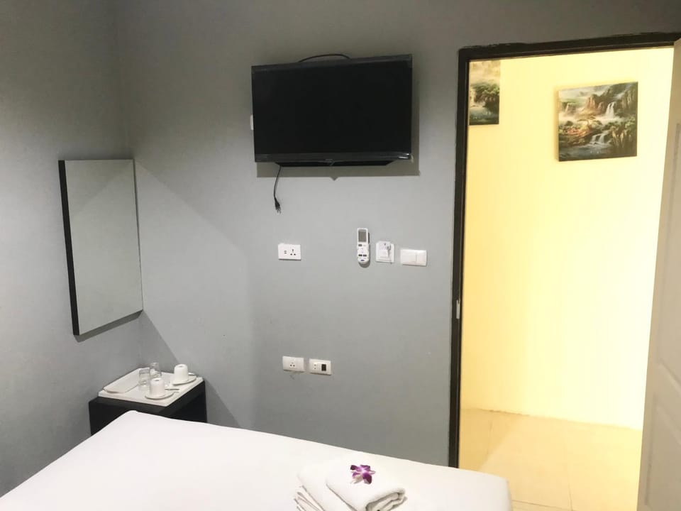 HARRYS RESIENDENCE Bed and Breakfast in Bangkok