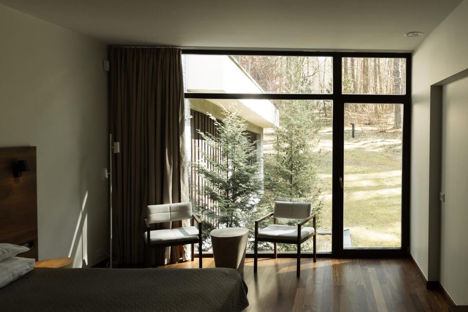 Bed, Photo of the whole room, Seating area, Bedroom