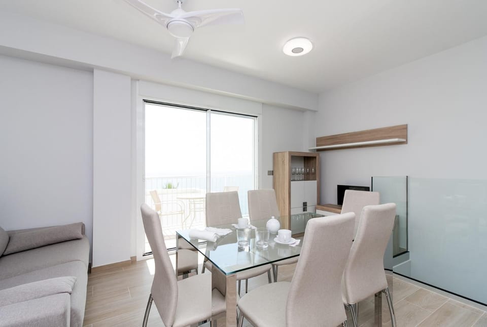 Communal lounge/ TV room, Dining area