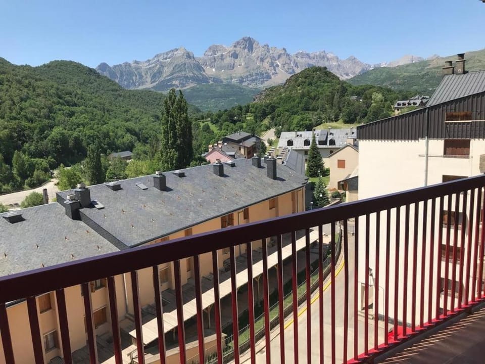 Balcony/Terrace, Mountain view