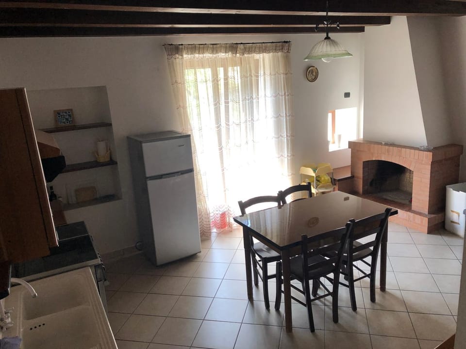 Nearby landmark, Restaurant/places to eat, Natural landscape, On-site shops, Coffee/tea facilities, Balcony/Terrace, Dining area, Communal kitchen, Mountain view, Area and facilities, Supermarket/grocery shop, Quiet street view