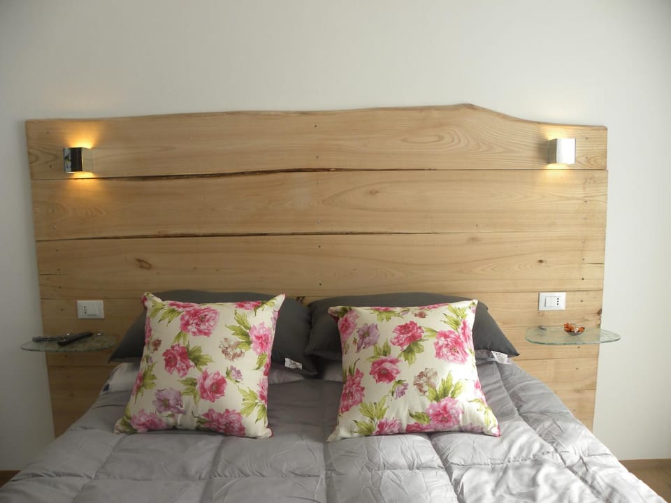 Bed, Decorative detail
