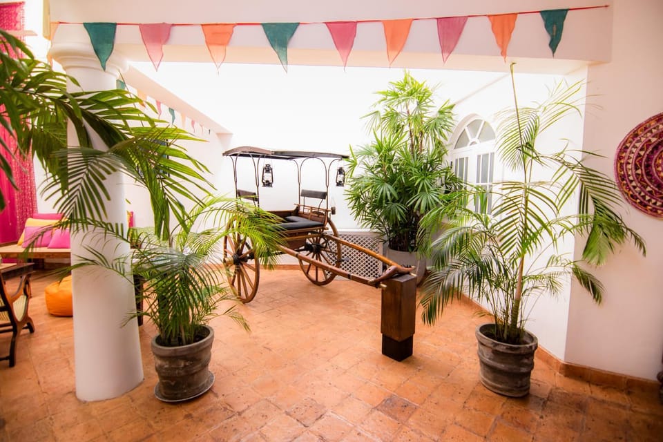 Property building, Living room, Lobby or reception, Decorative detail