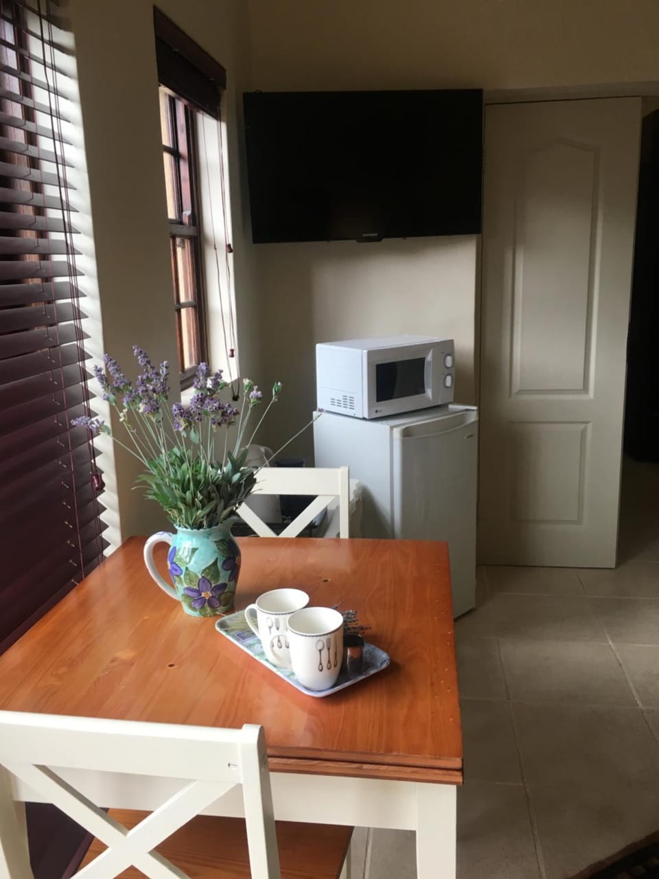 Coffee/tea facilities, Kitchen or kitchenette, Dining area