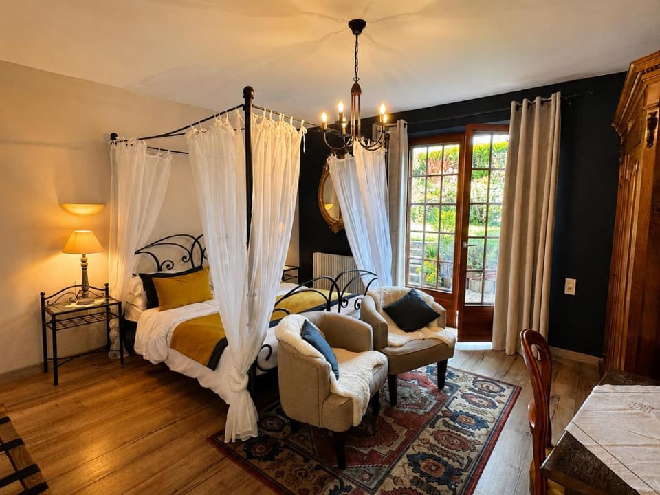 Patio, Bed, Photo of the whole room, Bedroom